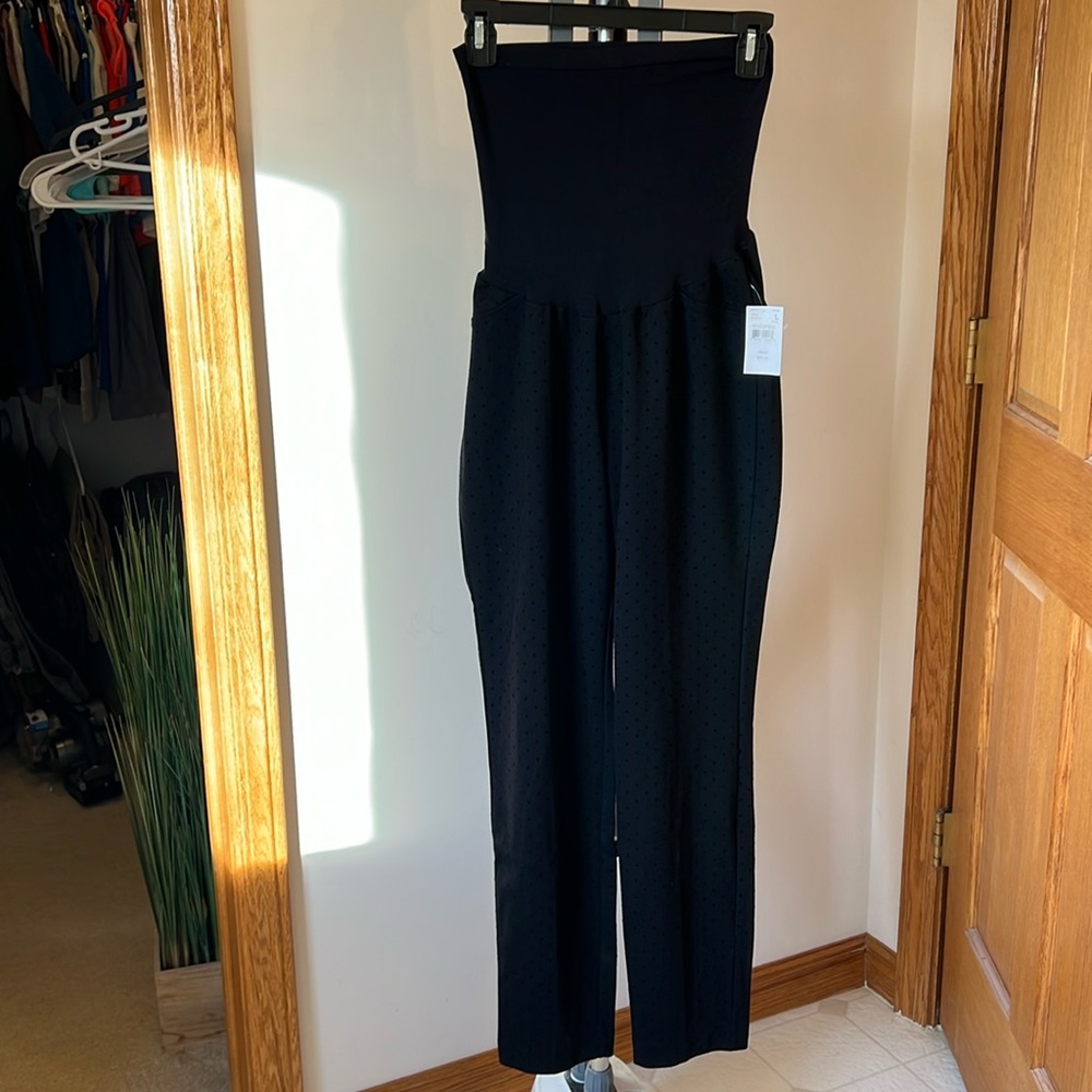 NWT- motherhood maternity black dress pants. Size large.